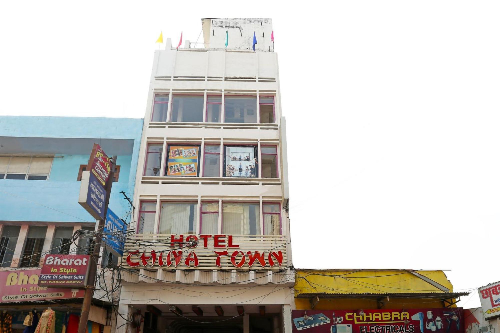 Super Oyo Flagship 4957 Hotel China Town Bhairaun Ghāt Eksteriør bilde